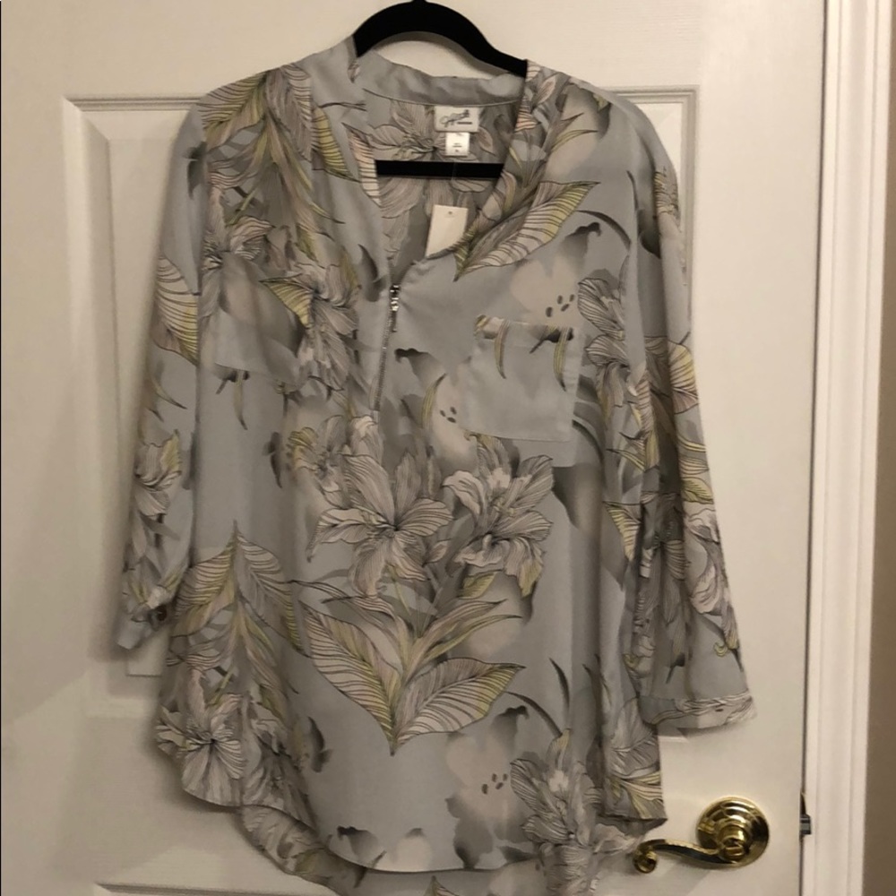 Great and pale pink flowered blouse